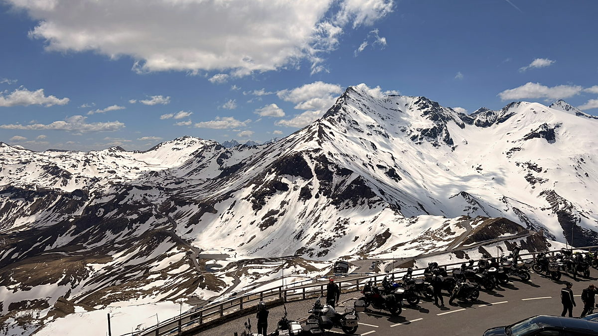 Snow-covered peaks above the motorcycle parking at the Edelweißspitze